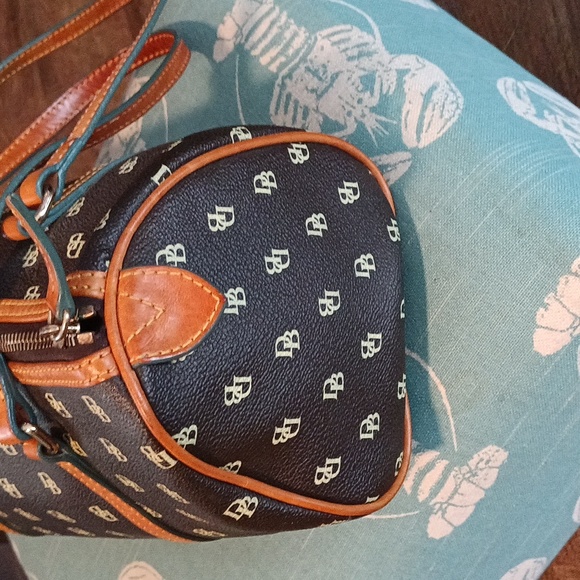 Dooney & Bourke Barrel Bag ❤️❤️❤️ - Picture 4 of 16